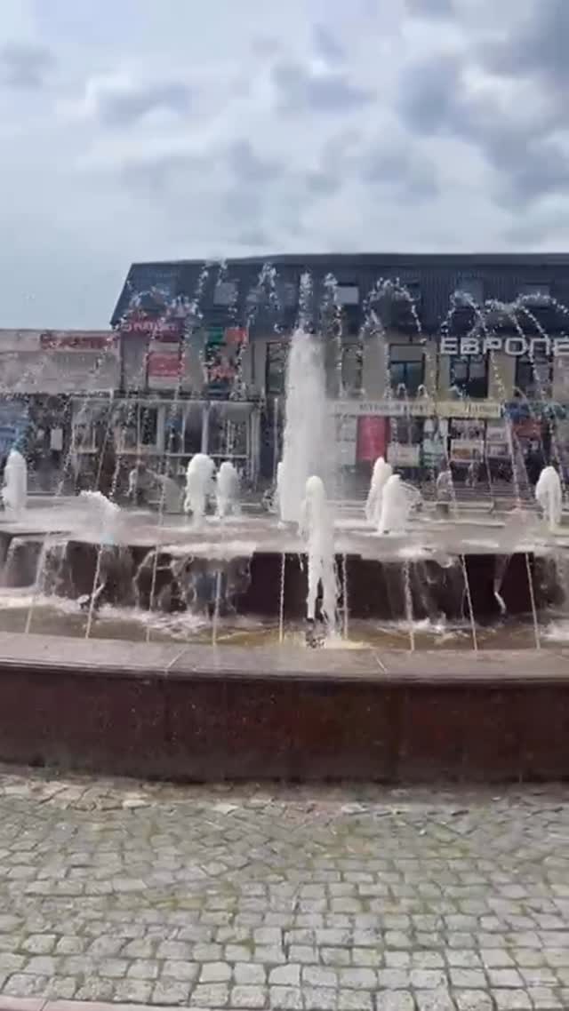 Bryansk, Rusya – Süs havuzu fıskiyesi
