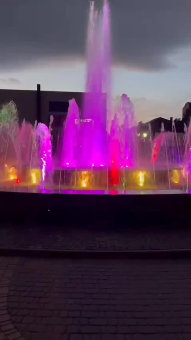 RGB ışıklı fıskiye – Işık ve suyun ritmi
